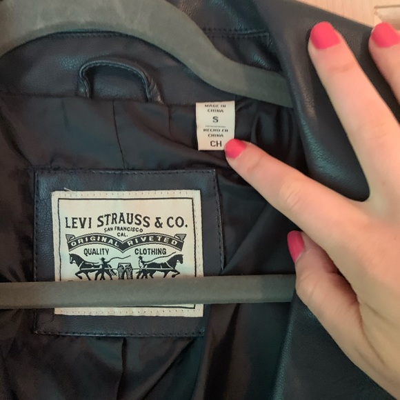 Levi’s Women’s Leather Jacket - Picture 2 of 7